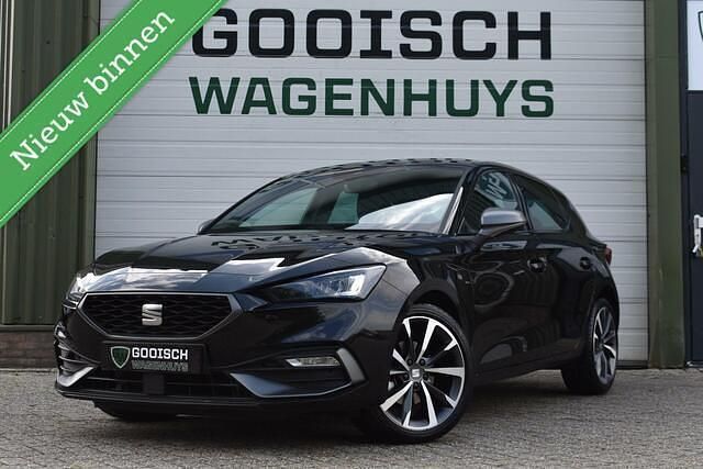 Zwart Gebruikt 2023 Seat Leon Business Hatchback | € 23.890 (Eerlijke prijs) - Afbeelding 1/4