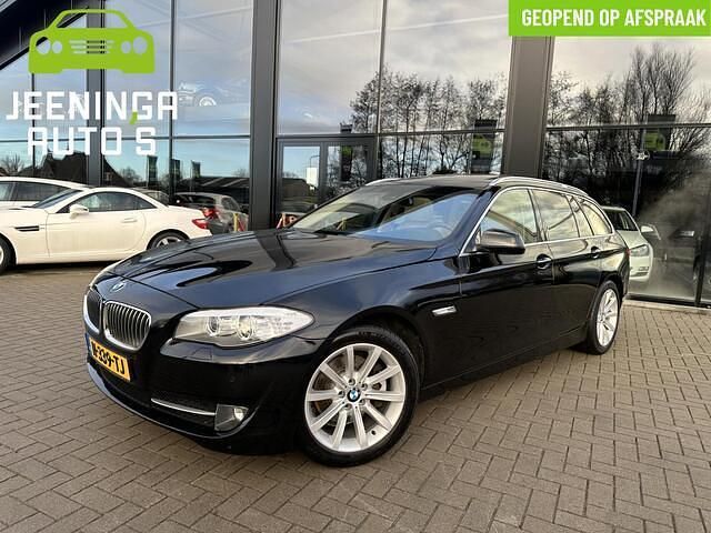 Zwart Occasion 2011 BMW 523 Executive Stationwagen | € 14.994 (Eerlijke prijs) - Afbeelding 1/4