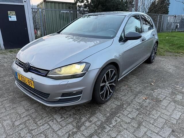 Grijs (metallic) Occasion 2014 VW Golf VII Highline Hatchback | € 3.500 (Super prijs) - Afbeelding 1/4