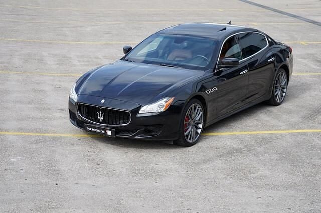Zwart Gebruikt 2013 Maserati Quattroporte Sedan | € 34.900 (Iets duurder) - Afbeelding 1/4