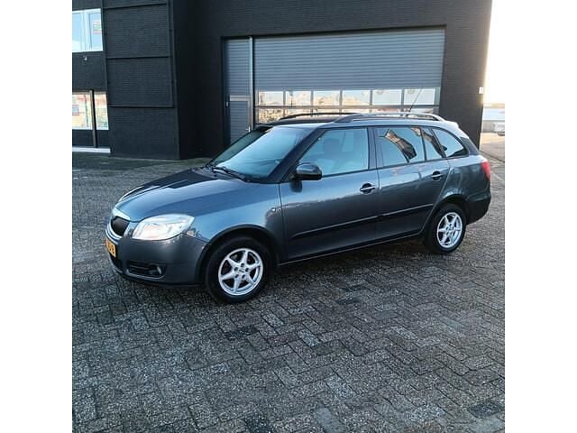 Grijs Gebruikt 2009 Skoda Fabia Tour Stationwagen | € 2.499 (Goede deal) - Afbeelding 1/4