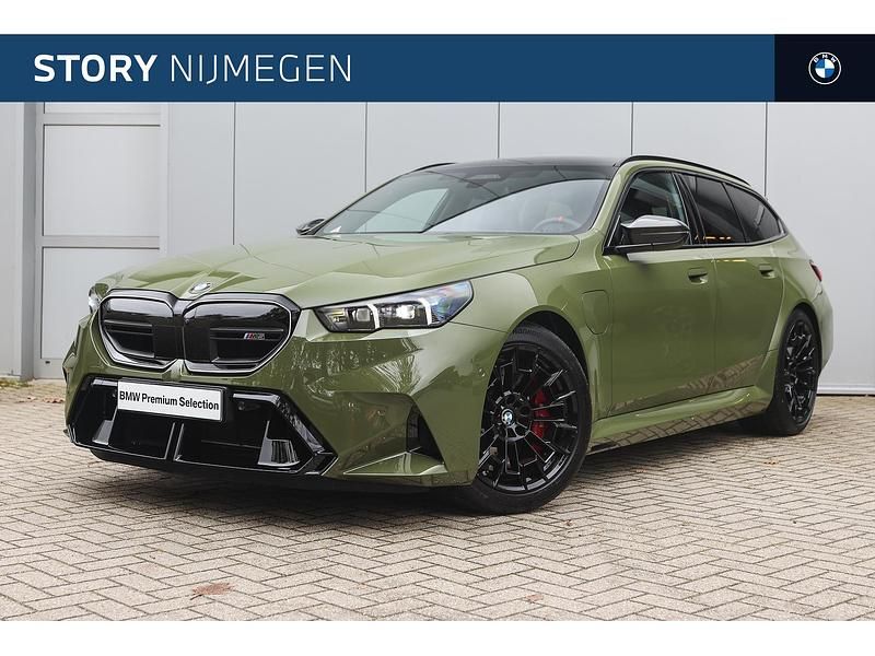 Groen Occasion 2025 BMW M5 Comfort Edition Stationwagen | € 148.450 (Eerlijke prijs) - Afbeelding 1/4