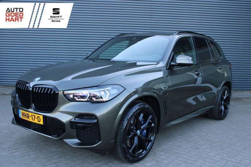 Groen, metallic lak Gebruikt 2022 BMW X5 M Sport SUV | € 61.895 (Goede deal) - Afbeelding 1/4