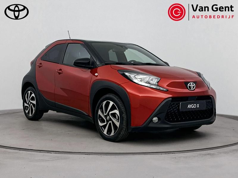 Rood Gebruikt 2024 Toyota Aygo X Pulse SUV | € 23.250 - Afbeelding 1/4