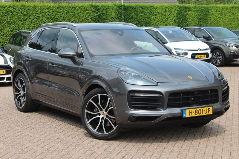 Grijs Gebruikt 2020 Porsche Cayenne SUV | € 63.950 (Super prijs) - Afbeelding 1/4
