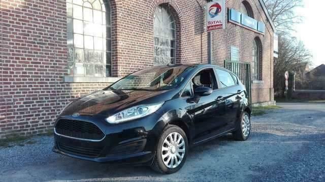 Zwart Gebruikt 2016 Ford Fiesta Trend Hatchback | € 7.750 (Goede deal) - Afbeelding 1/4