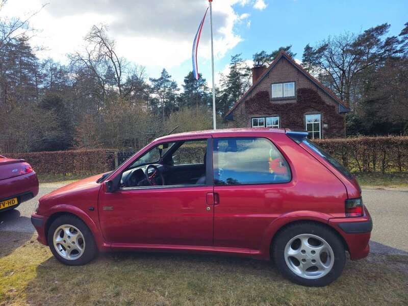 Rood Gebruikt 2001 Peugeot 106 Sport Hatchback | € 1.950 (Duur) - Afbeelding 1/4