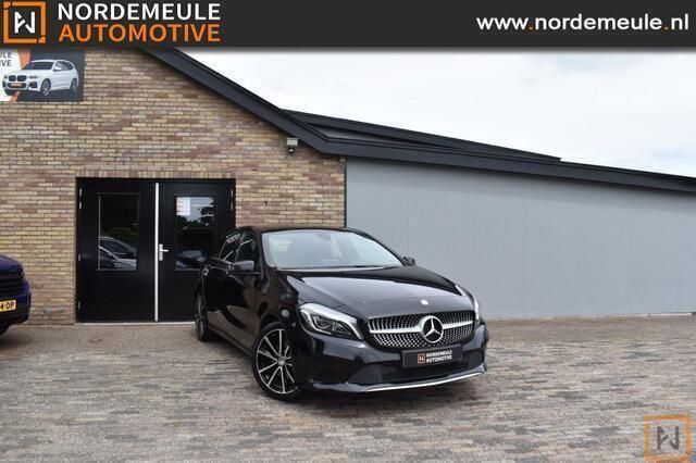 Zwart, andere lak Gebruikt 2015 Mercedes A160 Ambition Hatchback | € 9.900 (Goede deal) - Afbeelding 1/4