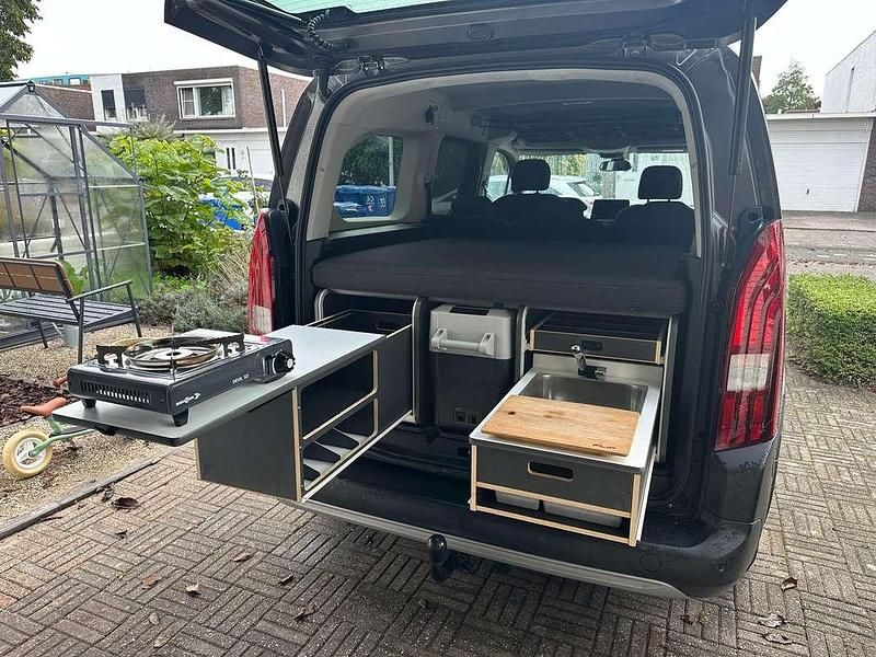 Grijs Gebruikt 2019 Peugeot Rifter Allure MPV | € 18.500 (Duur) - Afbeelding 1/4