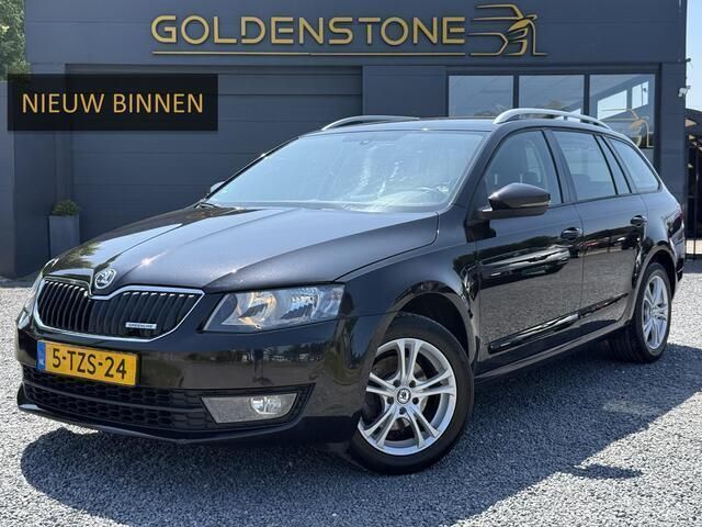 Zwart Gebruikt 2014 Skoda Octavia GreenLine Stationwagen | € 5.943 (Goede deal) - Afbeelding 1/4