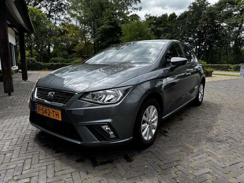 Grijs Gebruikt 2018 Seat Ibiza Hatchback | € 12.500 (Iets duurder) - Afbeelding 1/4