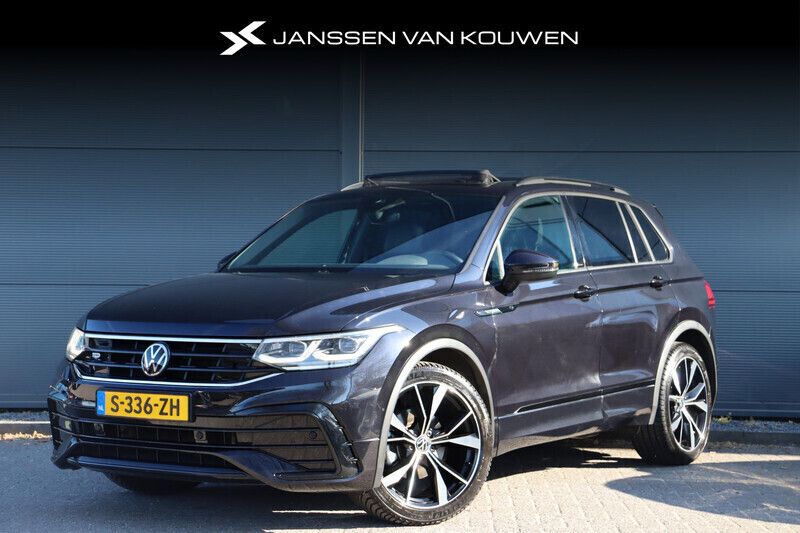 Zwart Gebruikt 2021 VW Tiguan R-line SUV | € 33.945 (Eerlijke prijs) - Afbeelding 1/4