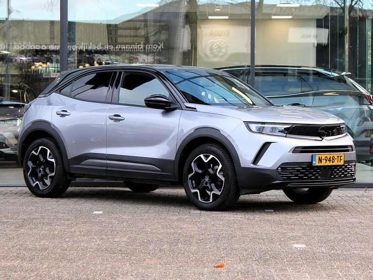 Grijs Gebruikt 2021 Opel Mokka GS Line SUV | € 20.937 (Eerlijke prijs) - Afbeelding 1/4