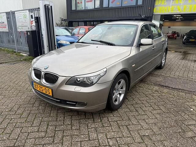 Bruin Gebruikt 2008 BMW 525 Executive Sedan | € 8.950 (Eerlijke prijs) - Afbeelding 1/4