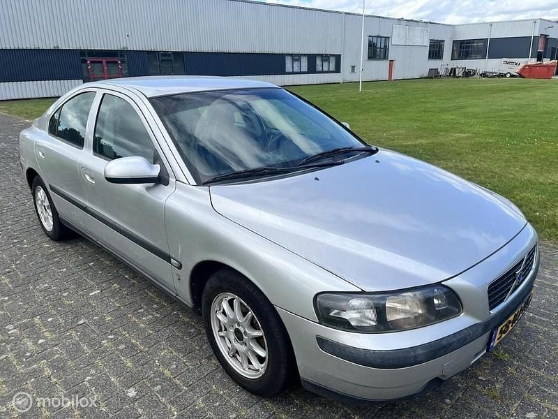 Grijs Occasion 2001 Volvo S60 Sedan | € 1.199 (Goede deal) - Afbeelding 1/4