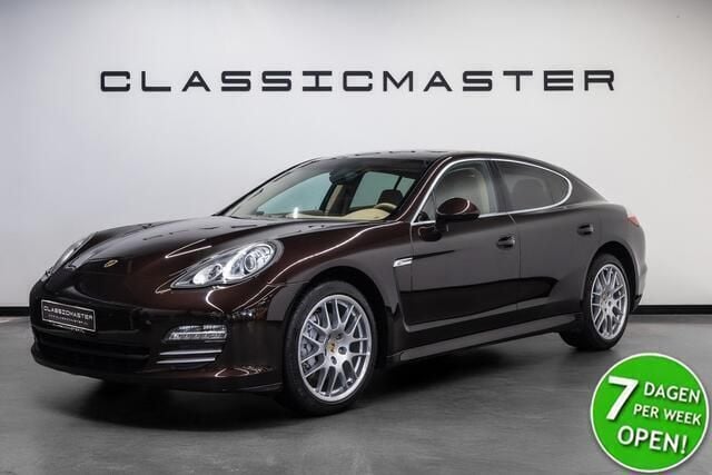 Bruin, metallic lak Gebruikt 2010 Porsche Panamera Sedan | € 52.950 - Afbeelding 1/4