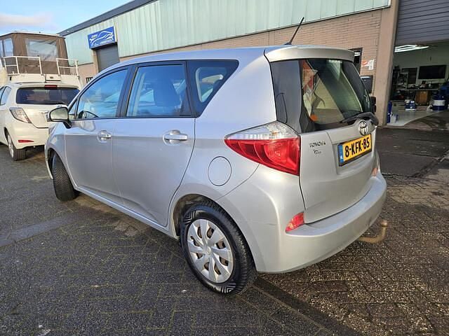 Occasion Toyota Verso-S 99 PK (72 kW) 2011 Grijs (metallic) MPV