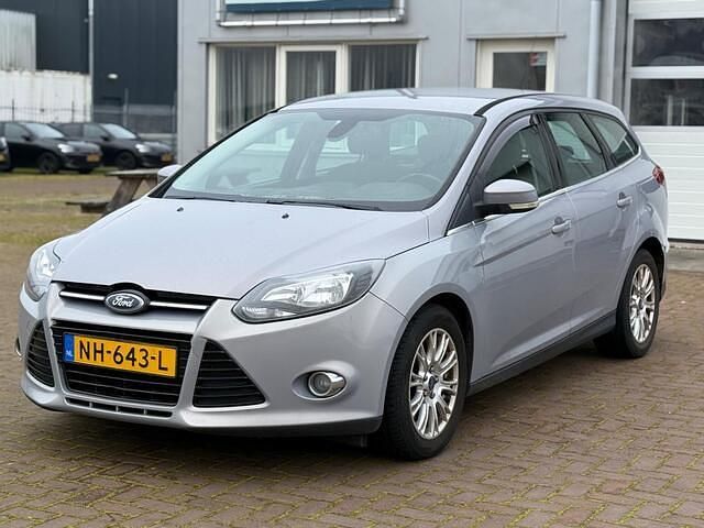 Grijs (metallic) Occasion 2011 Ford Focus Titanium Stationwagen | € 2.700 - Afbeelding 1/4