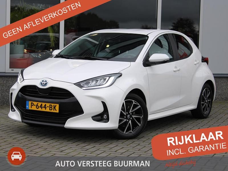 Wit Gebruikt 2022 Toyota Yaris Hybrid Hatchback | € 18.950 (Eerlijke prijs) - Afbeelding 1/3