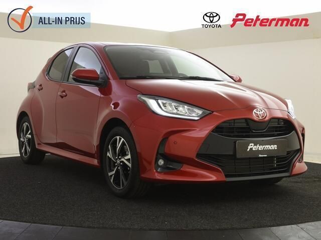 Rood, metallic lak Nieuw 2024 Toyota Yaris Edition Hatchback | € 28.899 (Eerlijke prijs) - Afbeelding 1/4