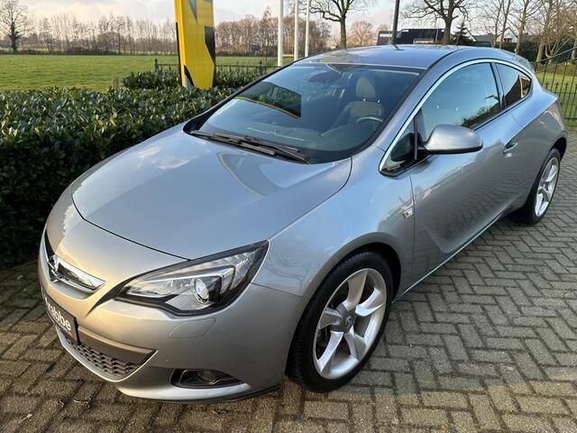 Grijs, metallic lak Gebruikt 2012 Opel Astra GTC Sport Coupé | € 8.950 (Duur) - Afbeelding 1/4