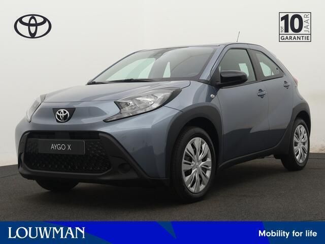 Grijs metallic Nieuw 2025 Toyota Aygo Play Hatchback | € 22.144 (Eerlijke prijs) - Afbeelding 1/4