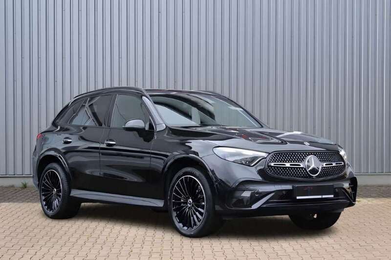 Zwart Gebruikt 2023 Mercedes GLC300 AMG line SUV | € 52.900 - Afbeelding 1/4