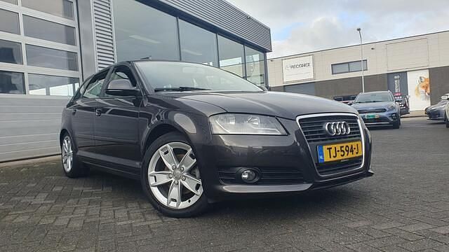 Grijs Gebruikt 2009 Audi A3 Sportback Hatchback | € 6.999 (Goede deal) - Afbeelding 1/4