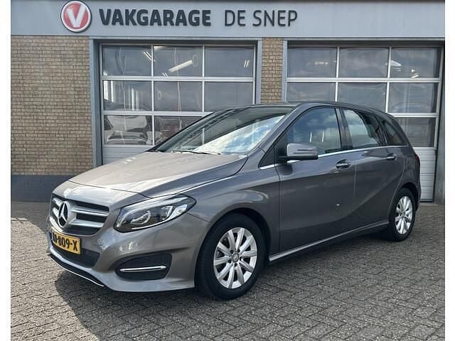 Grijs Gebruikt 2016 Mercedes B180 Ambition MPV | € 16.750 (Eerlijke prijs) - Afbeelding 1/4