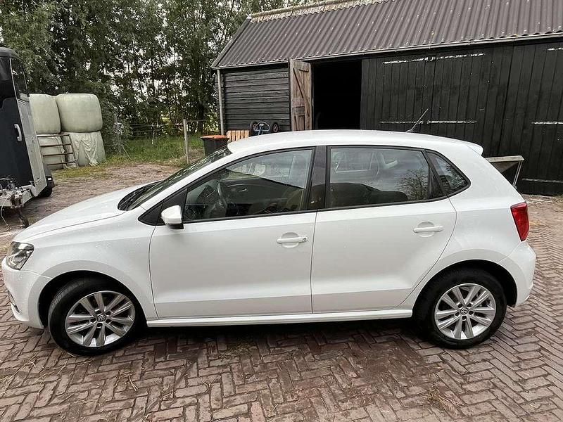 Wit Gebruikt 2016 VW Polo Comfortline Hatchback | € 9.750 (Goede deal) - Afbeelding 1/4