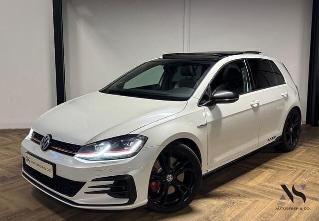 Grijs (metallic) Gebruikt 2019 VW Golf VII GTI Hatchback | € 26.440 (Super prijs) - Afbeelding 1/4