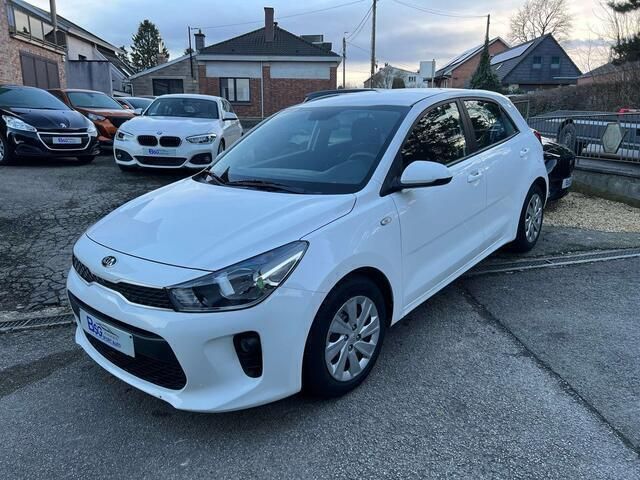 Wit Gebruikt 2017 Kia Rio Sedan | € 9.950 (Iets duurder) - Afbeelding 1/4