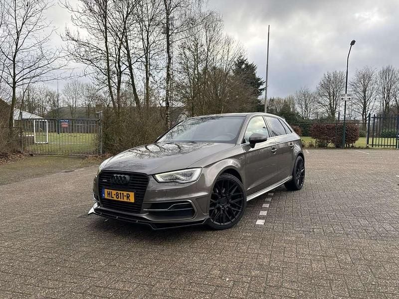 Grijs Occasion 2015 Audi A3 e-tron Hatchback | € 11.999 (Eerlijke prijs) - Afbeelding 1/4