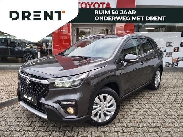 Grijs (metallic) Occasion 2025 Suzuki SX4 S-Cross SUV | € 27.795 (Eerlijke prijs) - Afbeelding 1/4