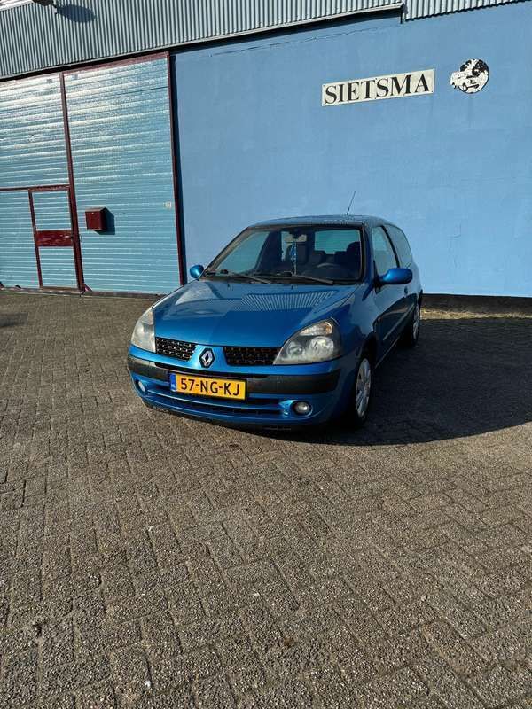 Blauw Gebruikt 2002 Renault Clio II Hatchback | € 1.549 (Eerlijke prijs) - Afbeelding 1/4