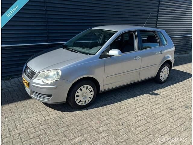 Grijs Gebruikt 2005 VW Polo Sportline Hatchback | € 2.950 (Eerlijke prijs) - Afbeelding 1/4