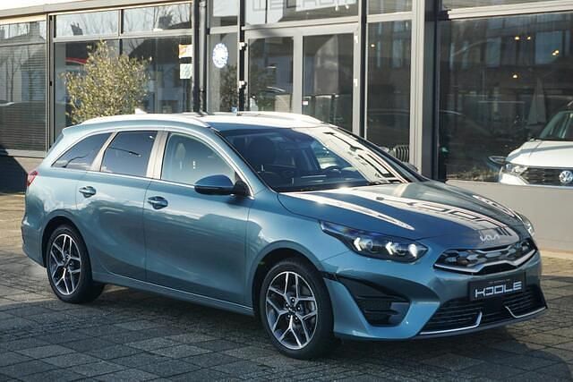 Grijs Occasion 2023 Kia Ceed Sportswagon Stationwagen | € 22.980 (Goede deal) - Afbeelding 1/4