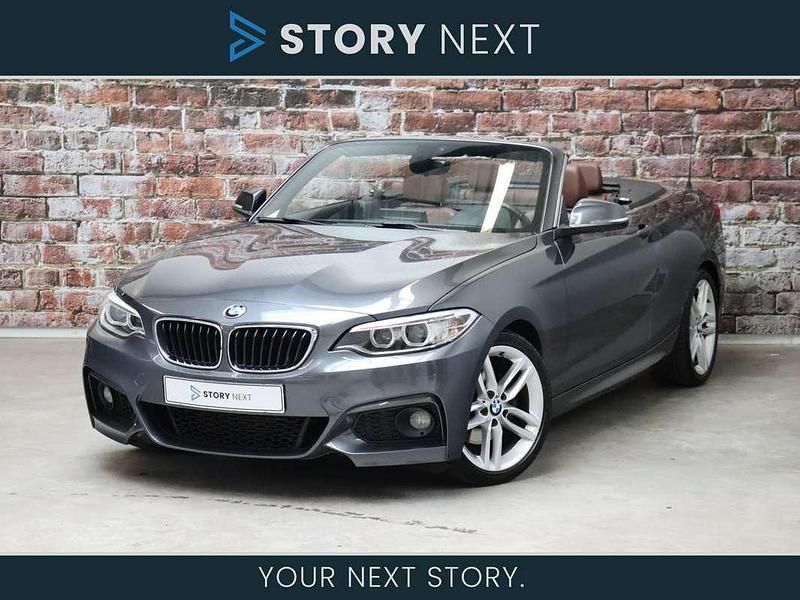 Grijs Gebruikt 2016 BMW 220 Executive Cabriolet | € 21.950 (Eerlijke prijs) - Afbeelding 1/4