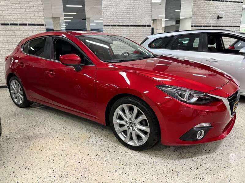 Rood Gebruikt 2016 Mazda 3 Inclusive Hatchback | € 13.950 (Eerlijke prijs) - Afbeelding 1/4