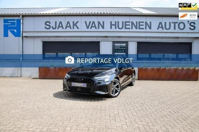 Zwart Gebruikt 2021 Audi A3 Sportback S-Line Hatchback | € 33.950 - Afbeelding 1/4
