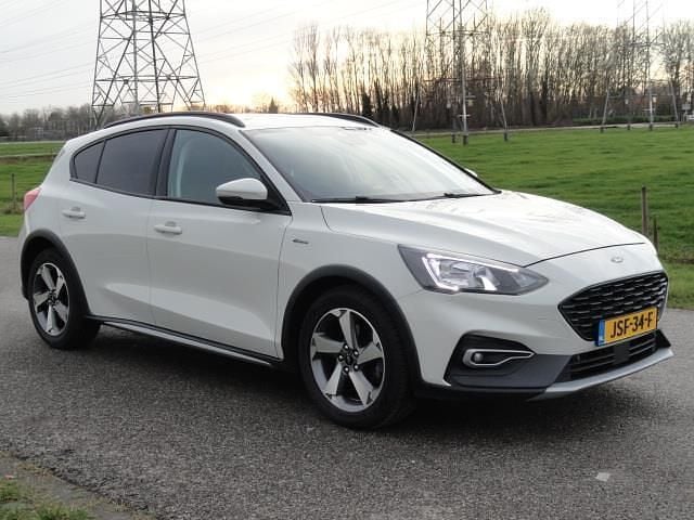 Wit Occasion 2019 Ford Focus Business Edition Hatchback | € 13.495 (Goede deal) - Afbeelding 1/4