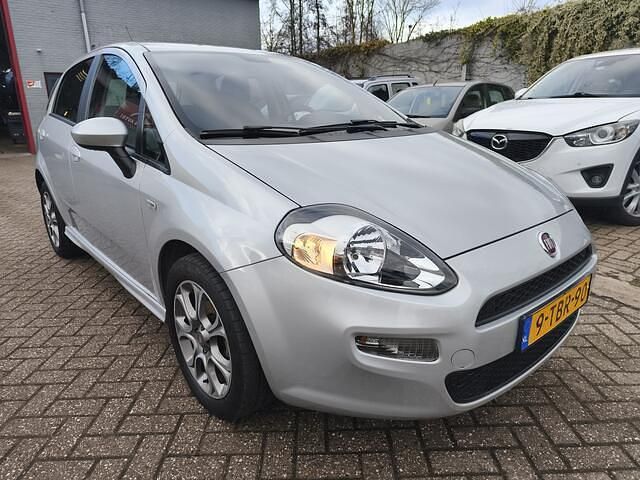 Grijs Occasion 2014 Fiat Punto Hatchback | € 6.450 (Iets duurder) - Afbeelding 1/4