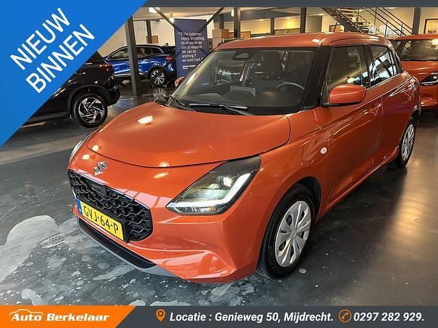 Oranje (metallic) Occasion 2024 Suzuki Swift Comfort Hatchback | € 17.945 (Goede deal) - Afbeelding 1/4