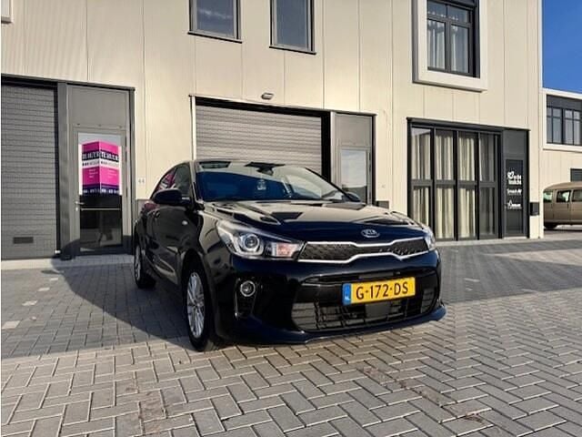 Zwart Gebruikt 2019 Kia Rio Hatchback | € 10.999 (Eerlijke prijs) - Afbeelding 1/4
