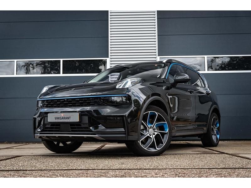 Zwart Gebruikt 2023 Lynk & Co 01 SUV | € 28.850 (Eerlijke prijs) - Afbeelding 1/4