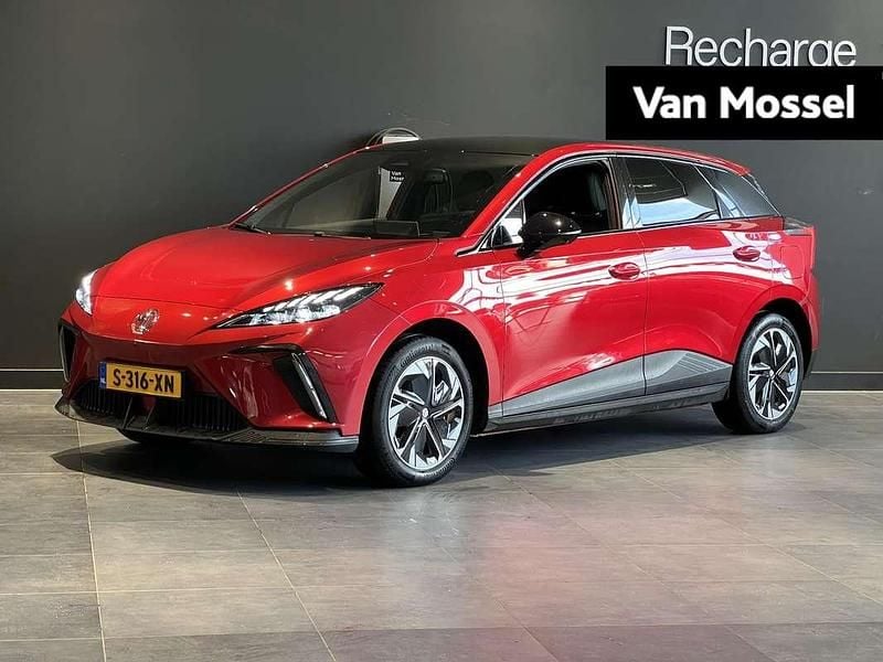 Rood Gebruikt 2023 MG MG4 EV Luxury Hatchback | € 24.495 (Eerlijke prijs) - Afbeelding 1/3