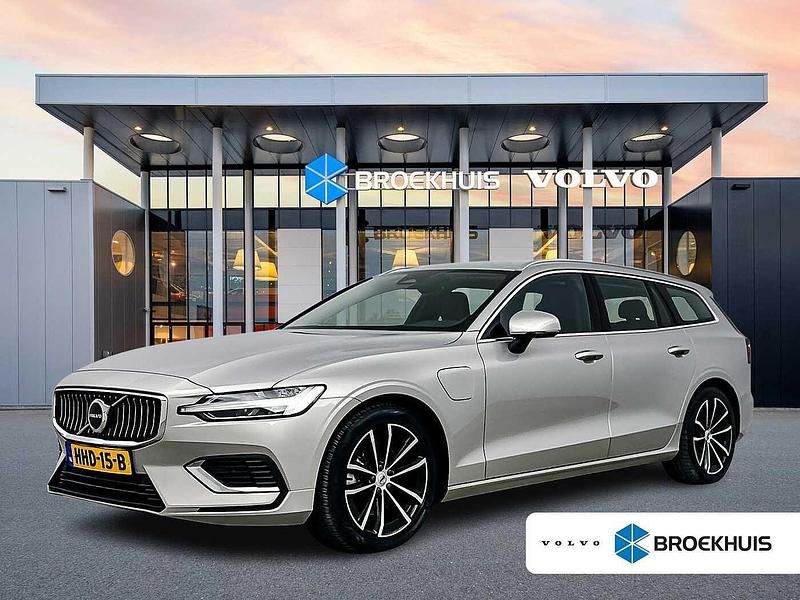 Grijs Occasion 2025 Volvo V60 Stationwagen | € 39.900 (Super prijs) - Afbeelding 1/4