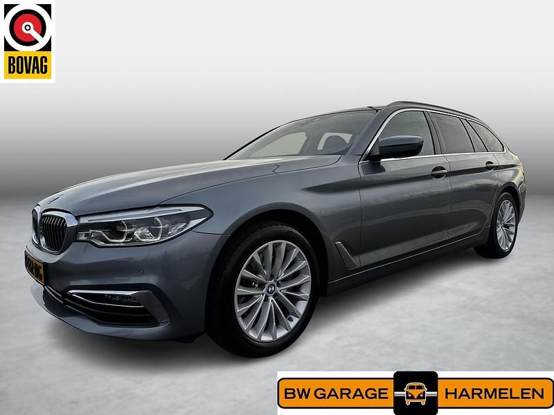 Grijs Occasion 2019 BMW 520 Executive Stationwagen | € 26.200 (Eerlijke prijs) - Afbeelding 1/4