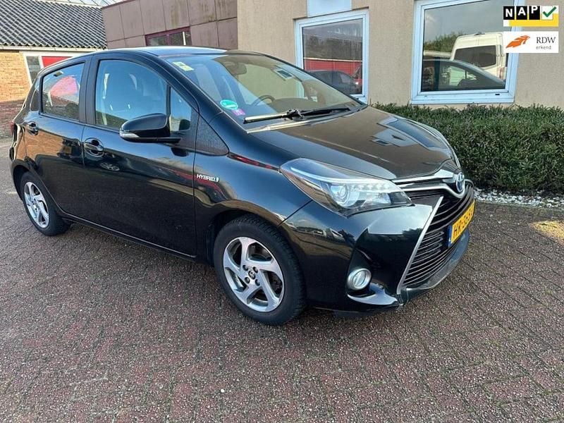Zwart Gebruikt 2015 Toyota Yaris Hybrid Hatchback | € 9.250 (Goede deal) - Afbeelding 1/4