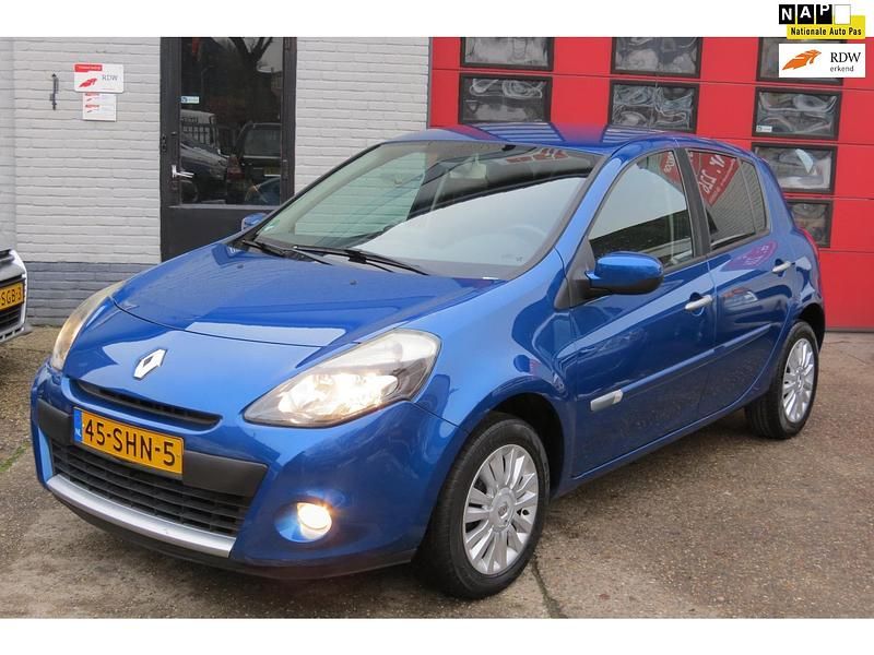 Blauw Occasion 2011 Renault Clio II Collection Hatchback | € 2.850 (Eerlijke prijs) - Afbeelding 1/4